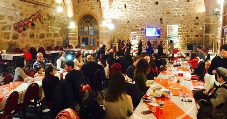 Tarihi mekanda moral yemeği