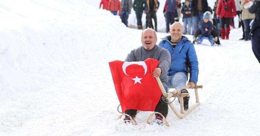 Artvin Ardanuç’ta kar şenliği Artvin Ardanuç’ta kar şenliği