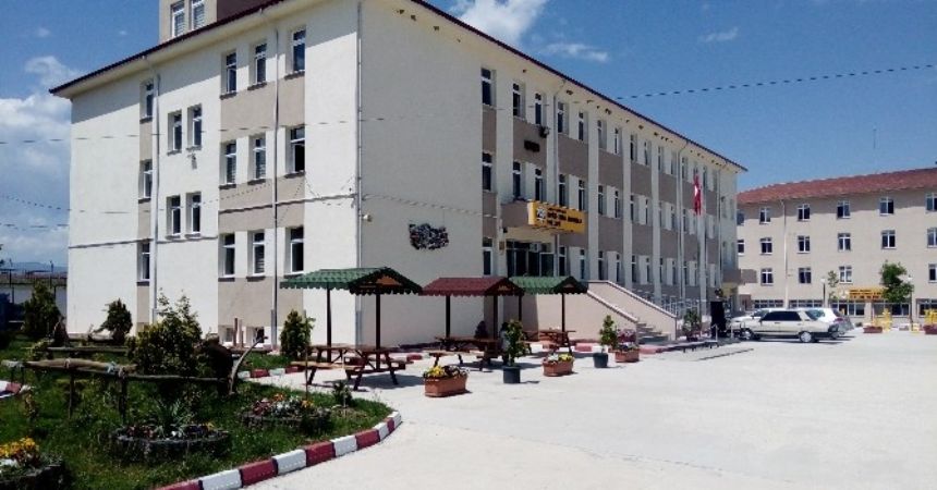 Fen lisesine 3 beyaz bayrak Fen lisesine 3 beyaz bayrak