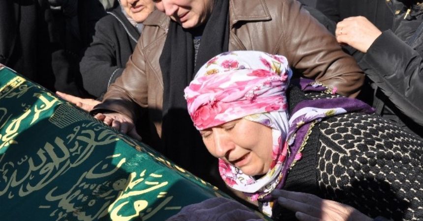 Kocası tarafından öldürülen Sinem'e son görev Kocası tarafından öldürülen Sinem'e son görev
