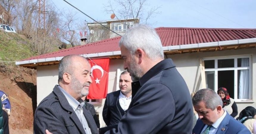 Yılmaz: Şehit ve gazilerimize minnettarız Yılmaz: Şehit ve gazilerimize minnettarız