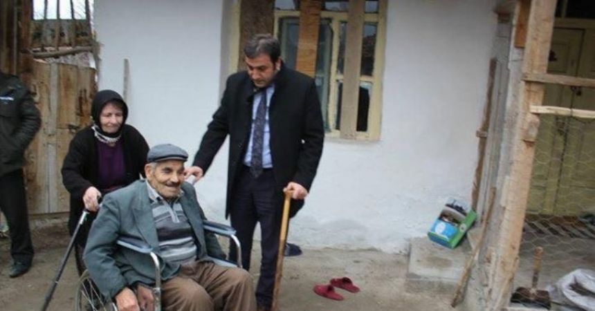 Sungurlu Belediyesi’nden tekerlekli sandalye yardımı