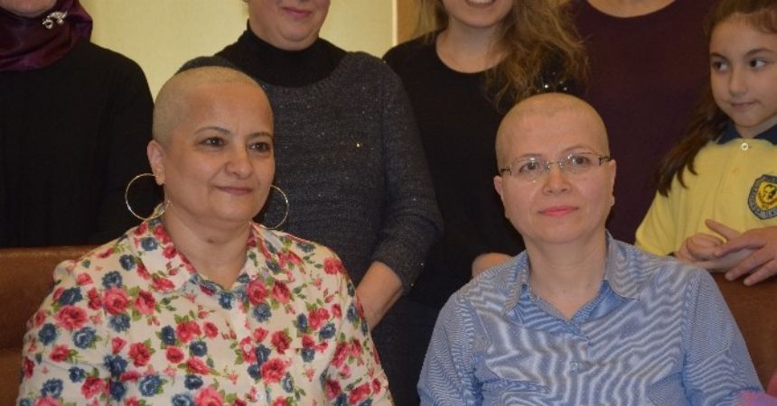 Kansere karşı saçlar kazındı Kansere karşı saçlar kazındı