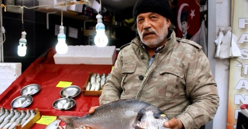4 kiloluk çupra balıkçıları şok etti 4 kiloluk çupra balıkçıları şok etti