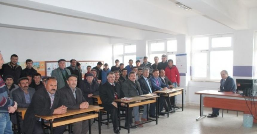 Kaymakamdan gençlere futbol sahası sözü Kaymakamdan gençlere futbol sahası sözü