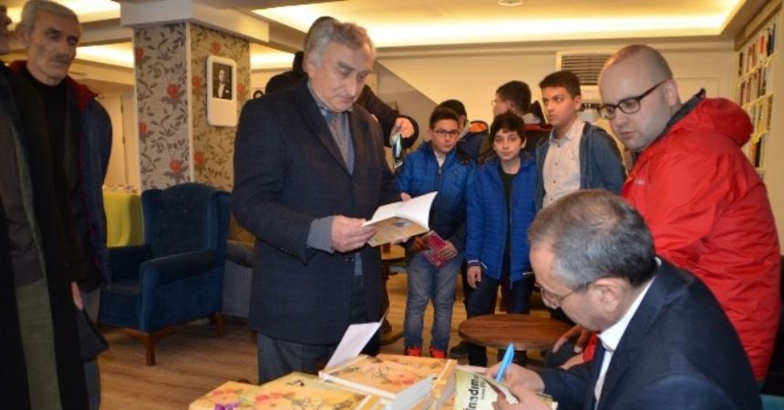 Dr. Dinççağ’dan imza günü
