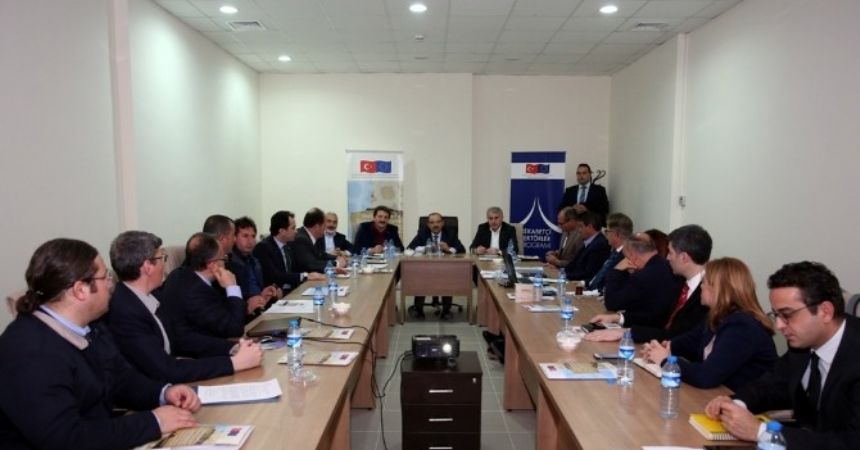 Doğal Taş bilgilendirme toplantısı yapıldı Doğal Taş bilgilendirme toplantısı yapıldı