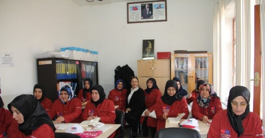 Kadınlar güne kitap okuyarak başlıyor Kadınlar güne kitap okuyarak başlıyor
