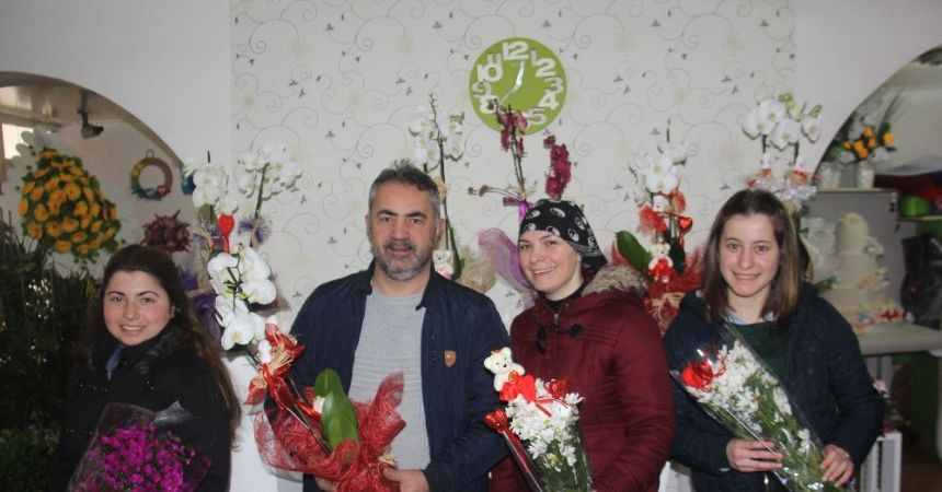 Artvinli çiçekçiden Sevgililer Günü’ne özel klip Artvinli çiçekçiden Sevgililer Günü’ne özel klip