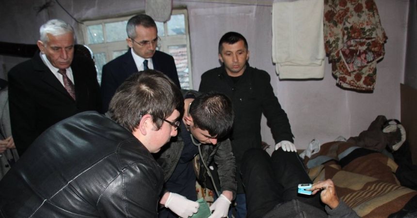 Ölüme terk edilen dedeye kaymakam yetişti! Ölüme terk edilen dedeye kaymakam yetişti!