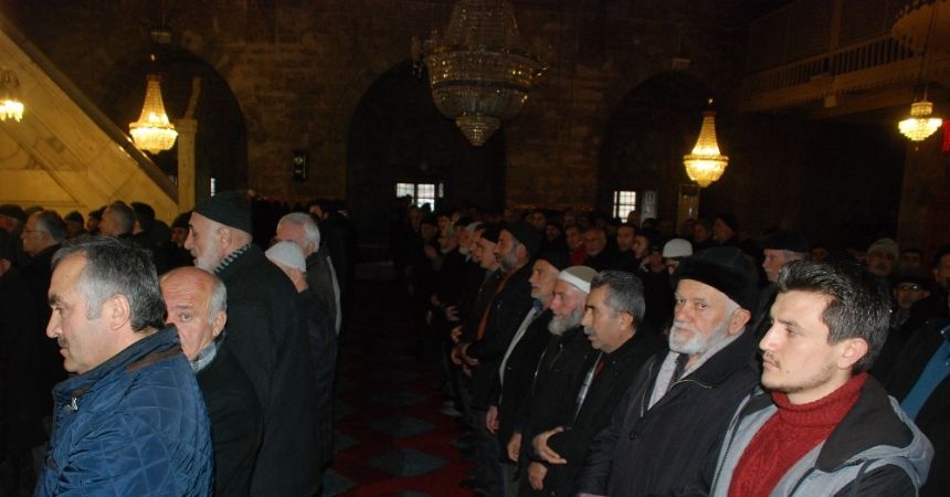 Bülent Osman için gıyabi cenaze namazı Bülent Osman için gıyabi cenaze namazı