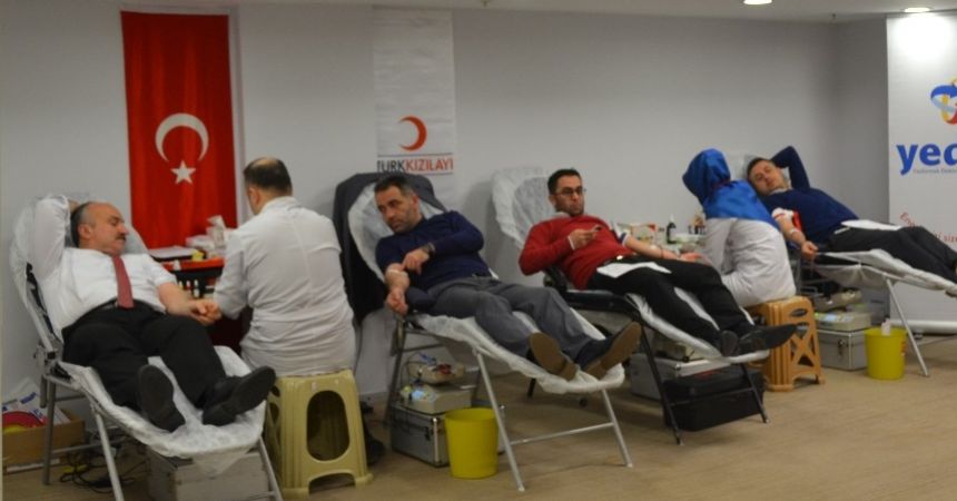 YEDAŞ çalışanlarından Kızılay’a kan bağışı YEDAŞ çalışanlarından Kızılay’a kan bağışı