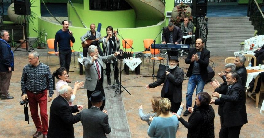 Huzurevi sakinleri gönüllerince eğlendi