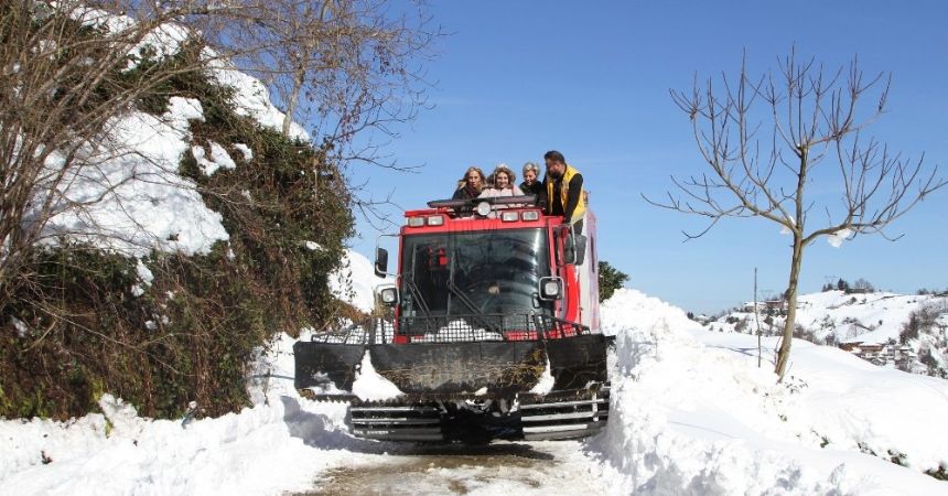 Böbrek hastası kar ambulansıyla kurtarıldı Böbrek hastası kar ambulansıyla kurtarıldı
