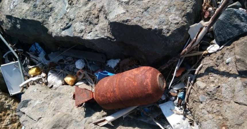 Sahildeki mühimmat patlatıldı Sahildeki mühimmat patlatıldı