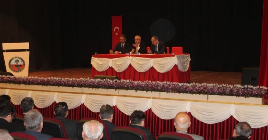 Tokat Valisi muhtarlarla toplantı yaptı Tokat Valisi muhtarlarla toplantı yaptı