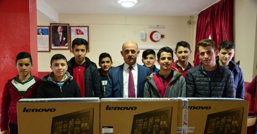 Yıldırım'dan öğrencilere bilgisayar