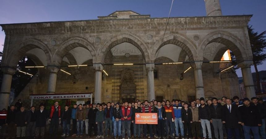Gençler sabah namazında buluştu Gençler sabah namazında buluştu