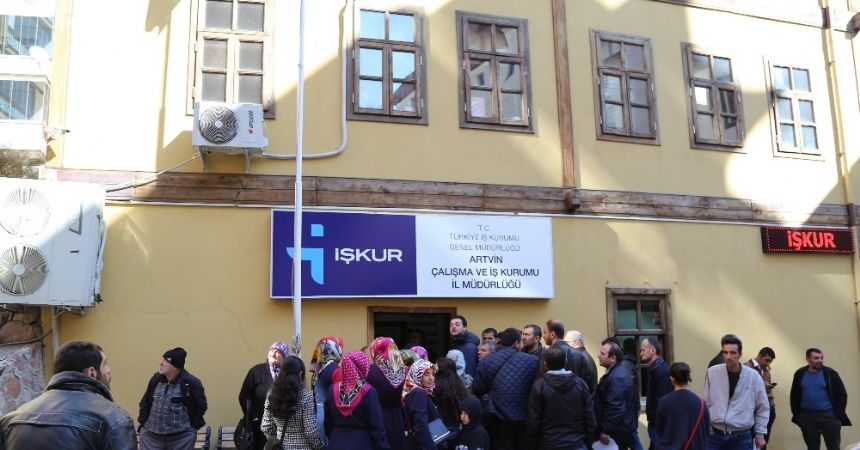 Toplum yararı için iş kuyruğuna girdiler Toplum yararı için iş kuyruğuna girdiler