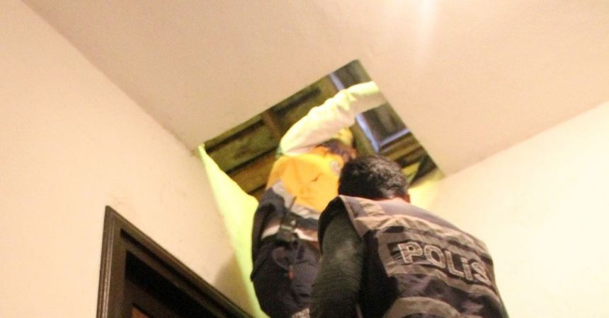 15 gündür kayıp kadın, çatıda ölü bulundu 15 gündür kayıp kadın, çatıda ölü bulundu