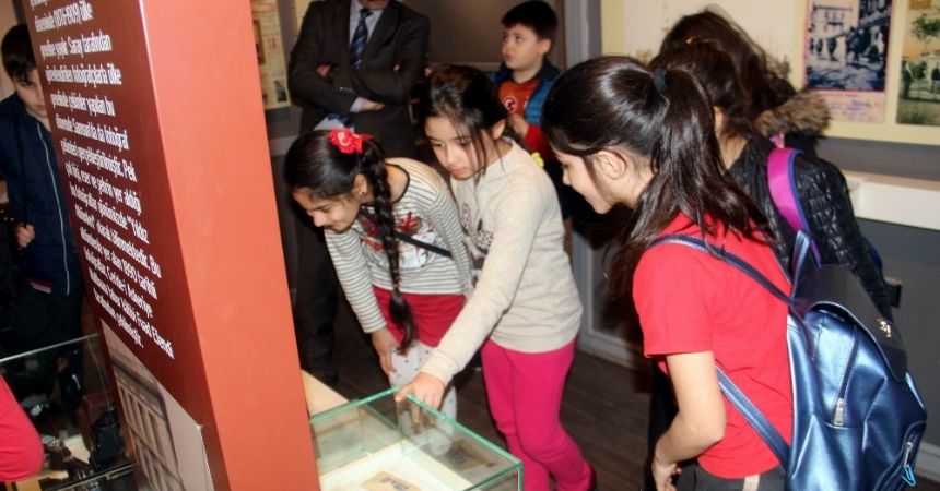 Minik öğrenciler geçmişini müzede öğreniyor Minik öğrenciler geçmişini müzede öğreniyor