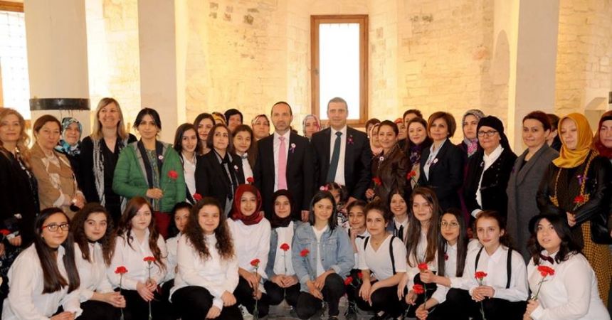 Ünye’de 'Kadının Resmi' sergisi