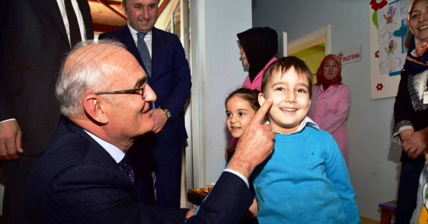 Dede ile torun okulda bir araya geldi