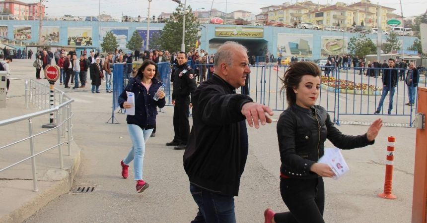 Koşarak geldiler, 1 dakika ile giremediler Koşarak geldiler, 1 dakika ile giremediler