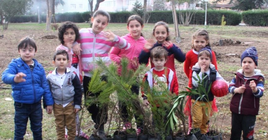 DSİ’de çocukların fidan dikme sevinci
