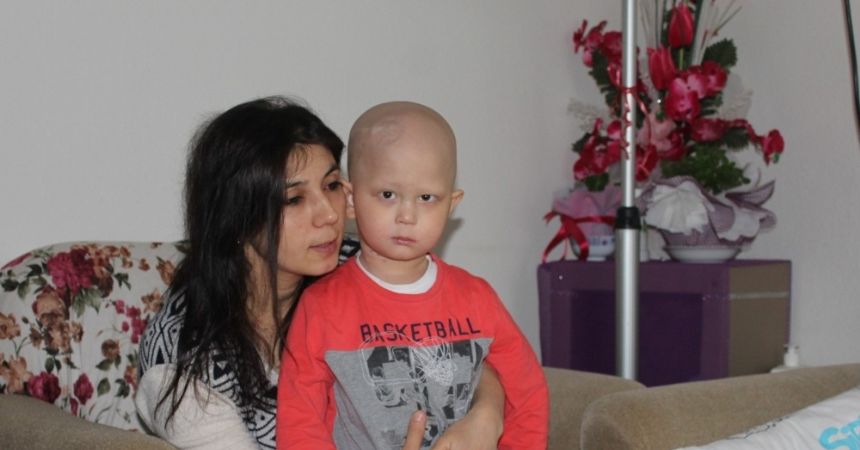 Minik Arda, yardım bekliyor Minik Arda, yardım bekliyor