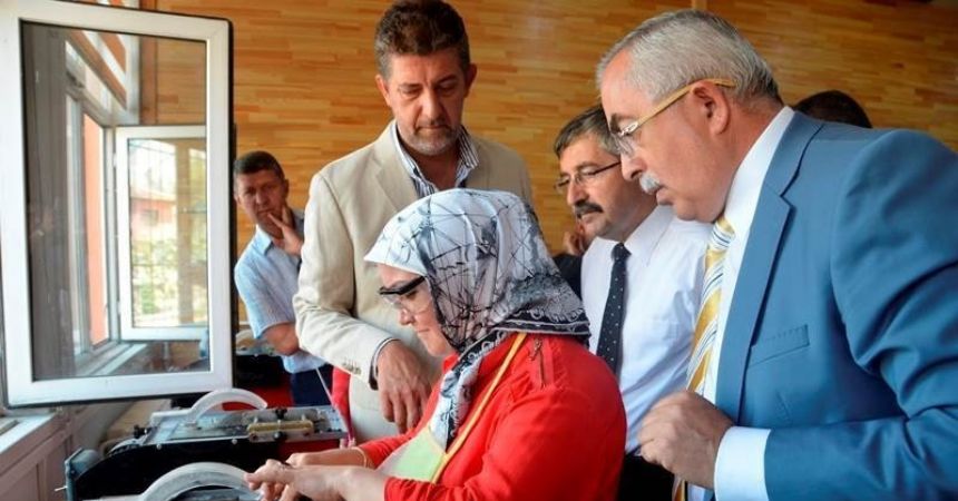 Süs taşları işlenerek ekonomiye kazandırılıyor Süs taşları işlenerek ekonomiye kazandırılıyor