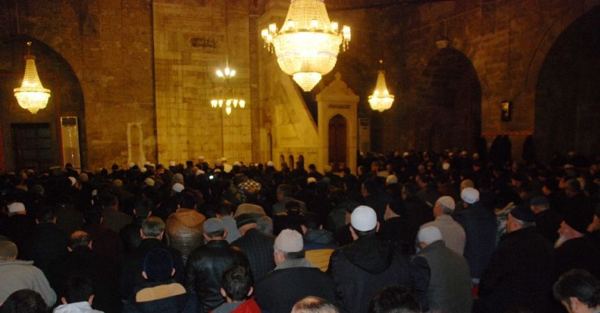 Sabah namazında şehitlere dua Sabah namazında şehitlere dua
