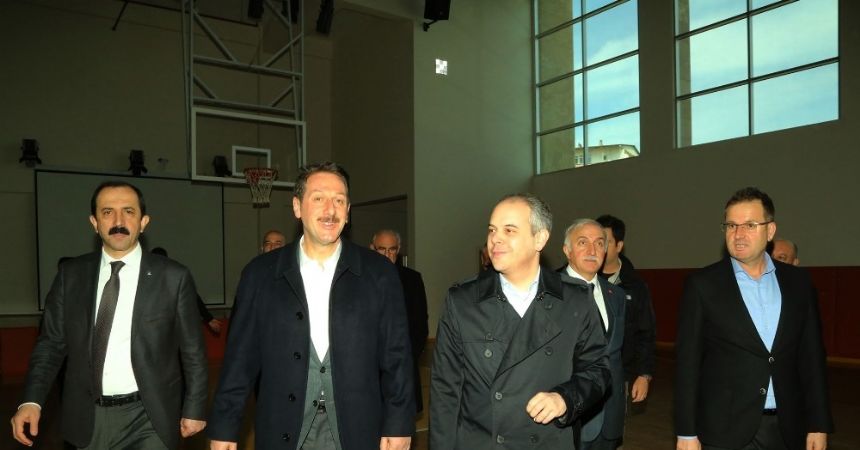 Gençlik merkezi gün sayıyor Gençlik merkezi gün sayıyor