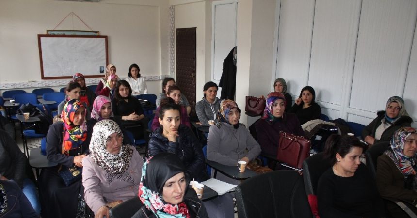 Kadın çiftçilere girişimcilik kursu Kadın çiftçilere girişimcilik kursu