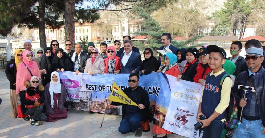 Siyasetçiler turistlere Amasya’yı anlattı Siyasetçiler turistlere Amasya’yı anlattı