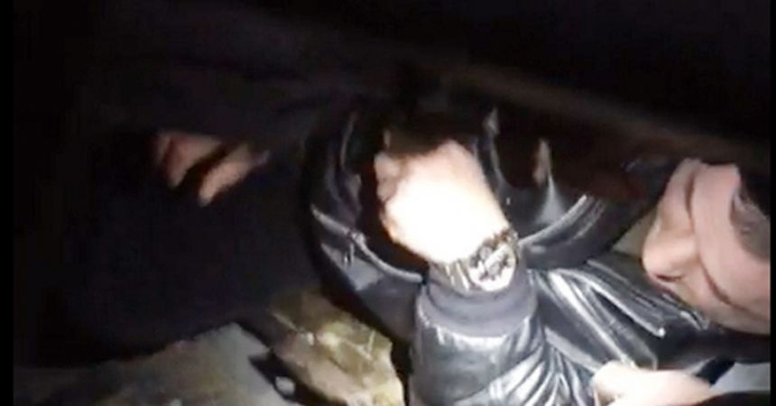 Kaçak girdi Sarp'tan çıkamadı