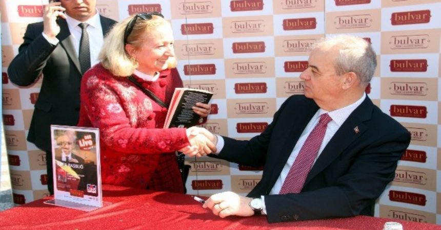 Başbuğ okurlarıyla buluştu