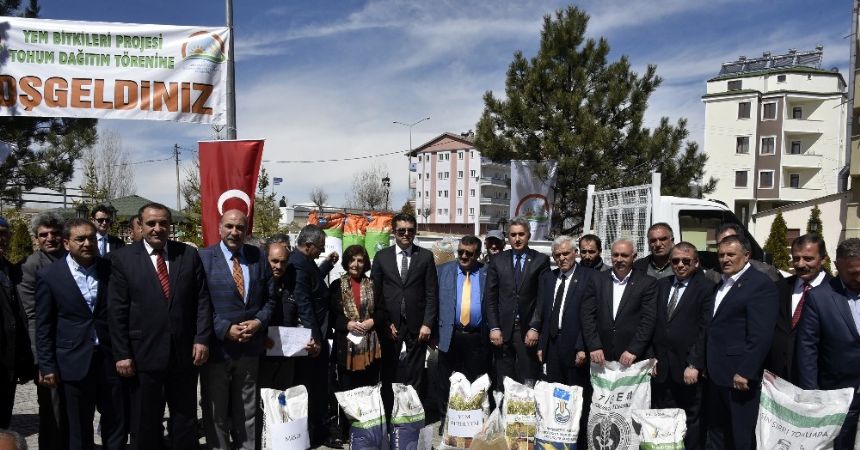 Gümüşhane çiftçisine 68 tonluk tarihi tohum desteği Gümüşhane çiftçisine 68 tonluk tarihi tohum desteği