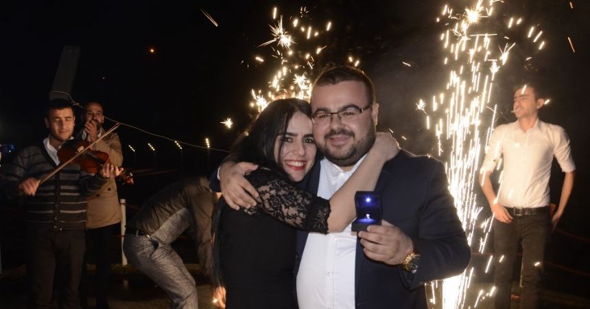 Düğünde sürpriz evlenme teklifi