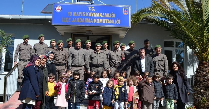 Minik öğrenciler jandarmanın misafiri oldu