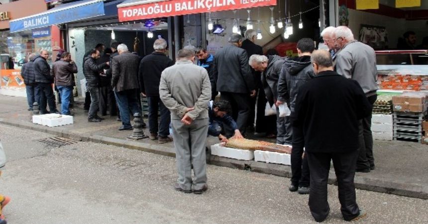 Sezonun son balıklarına yoğun ilgi