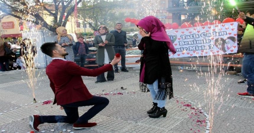 Doğum gününde evlilik teklifi