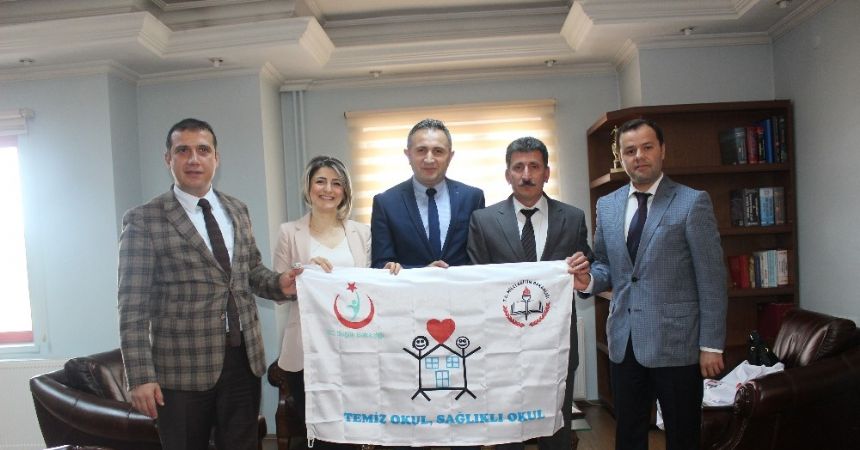 Ünye’de üç okula “Beyaz Bayrak”
