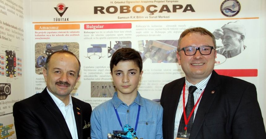 Ortaokul öğrencisinden tarla süren robot