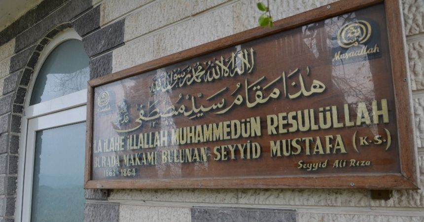 Türbeye ziyaretçi akını Türbeye ziyaretçi akını