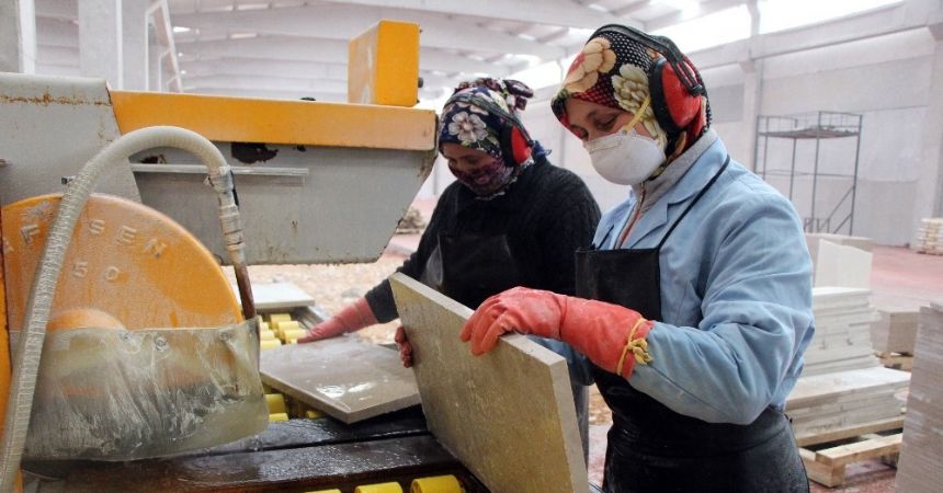 Ekmeklerini taştan çıkartıyorlar Ekmeklerini taştan çıkartıyorlar