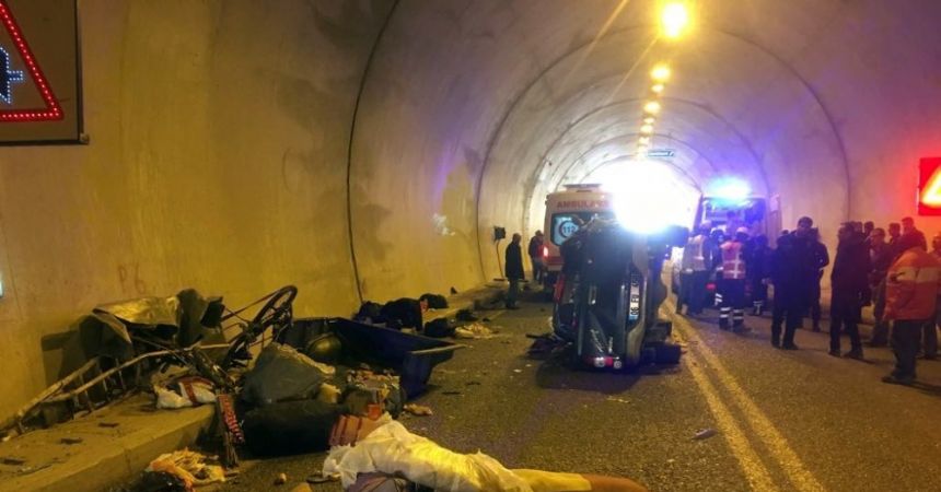 Tünel içinde kaza: 3 yaralı