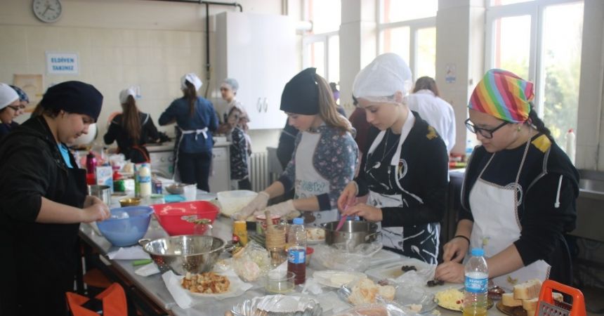 Bayat ekmekleri leziz yemeklere dönüştürdüler Bayat ekmekleri leziz yemeklere dönüştürdüler