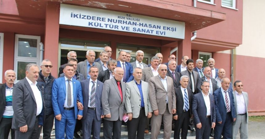 Çay tarımında bilinçsiz gübre kullanımına dikkat çekildi Çay tarımında bilinçsiz gübre kullanımına dikkat çekildi