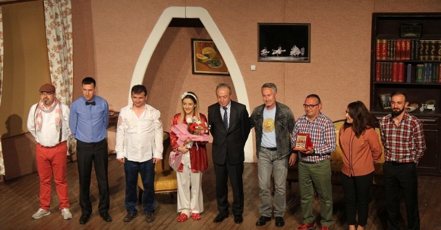 Akçaabat Belediye tiyatrosu Giresun’da sahne aldı